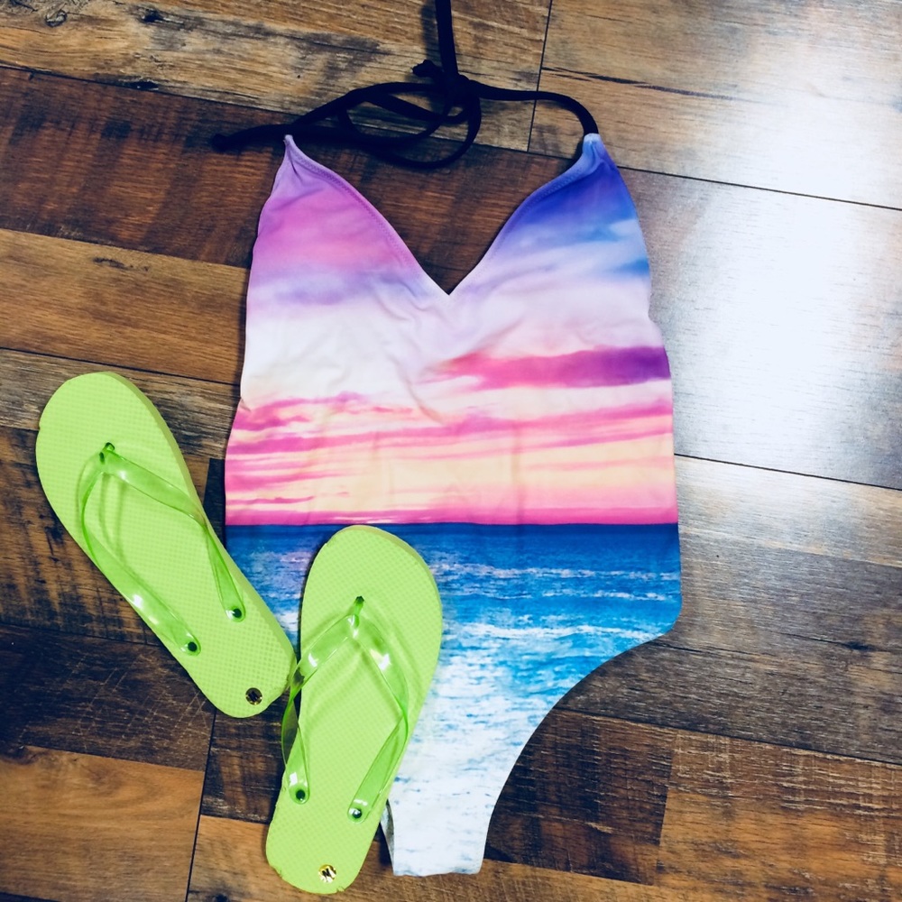 Ombré swimsuit from PINK!! 🌸